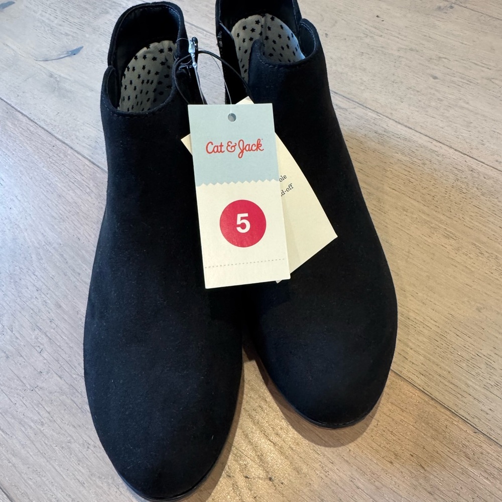 Cat & Jack Black Ankle Boots NWT size 5